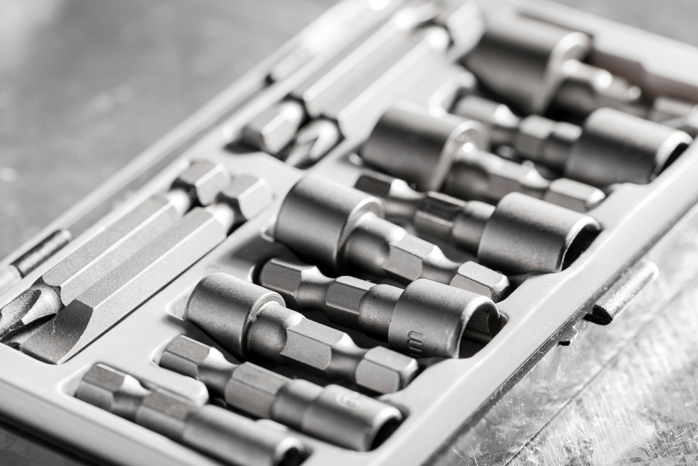 Cold work tool steel